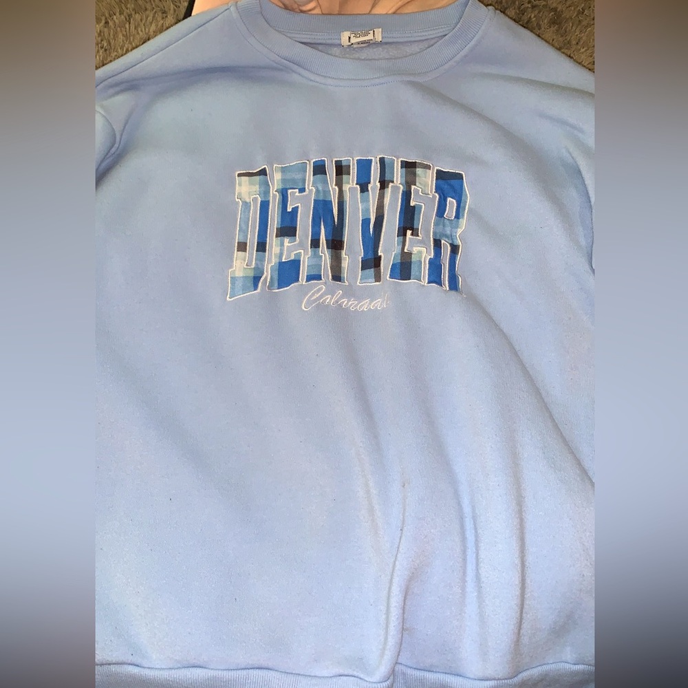 Women’s Rue21 crew neck Size small
